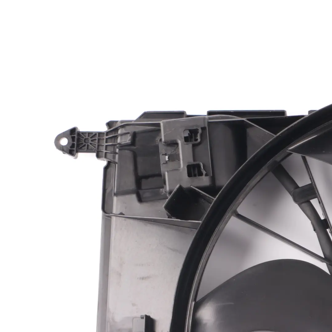 Radiator Fan Engine Cooling Radiator Fan Motor A0999061000 to Mercedes W205 with Part number A0999061100 Mercedes W205 Radiator Fan Engine Cooling Radiator Fan Motor A0999061000 - SKU A0999061100 - Part number A0999061100