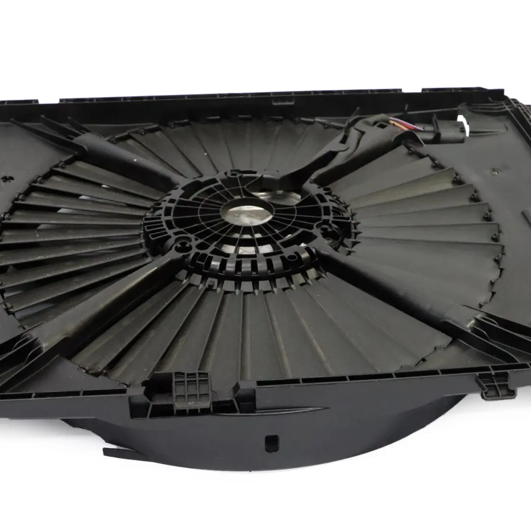 Mercedes W205 C253 Radiador Ventilador Carenado Motor Unidad - SKU A0999061400-2 - Número de pieza A0999061400