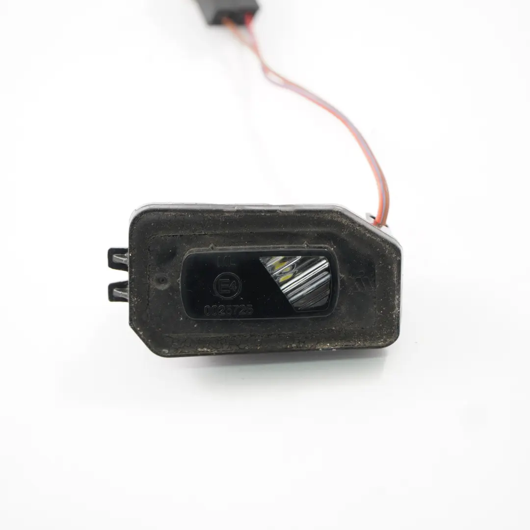 Specchio retrovisore esterno sinistro Illuminazione ambiente per Mercedes W213 con numero di parte A0999064302 Mercedes W213 Specchio retrovisore esterno sinistro Illuminazione ambiente - SKU A0999064302 - Numero di parte A0999064302