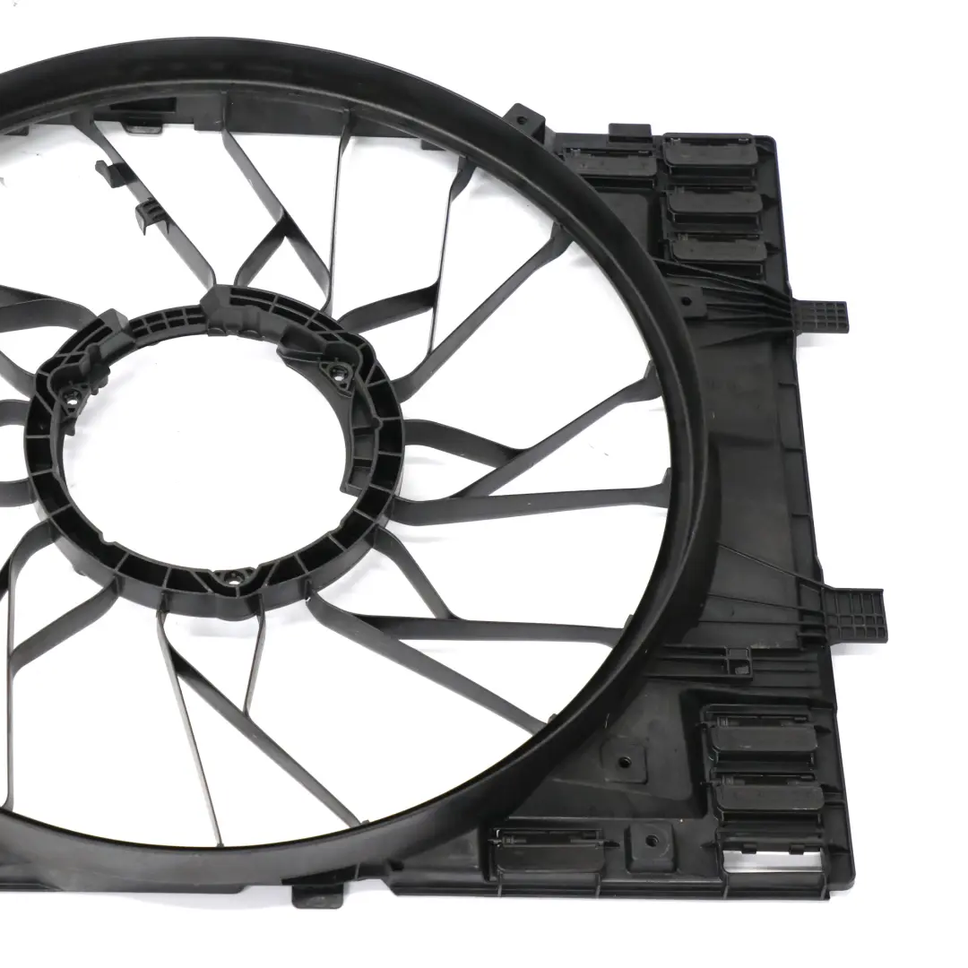Osłona Wentylator Chłodnicy A0999063001 do Mercedes W213 C238 C257 o numerze A0999067903 Mercedes W213 C238 C257 Osłona Wentylator Chłodnicy A0999063001 - SKU A0999067903-2 - Numer Części A0999067903