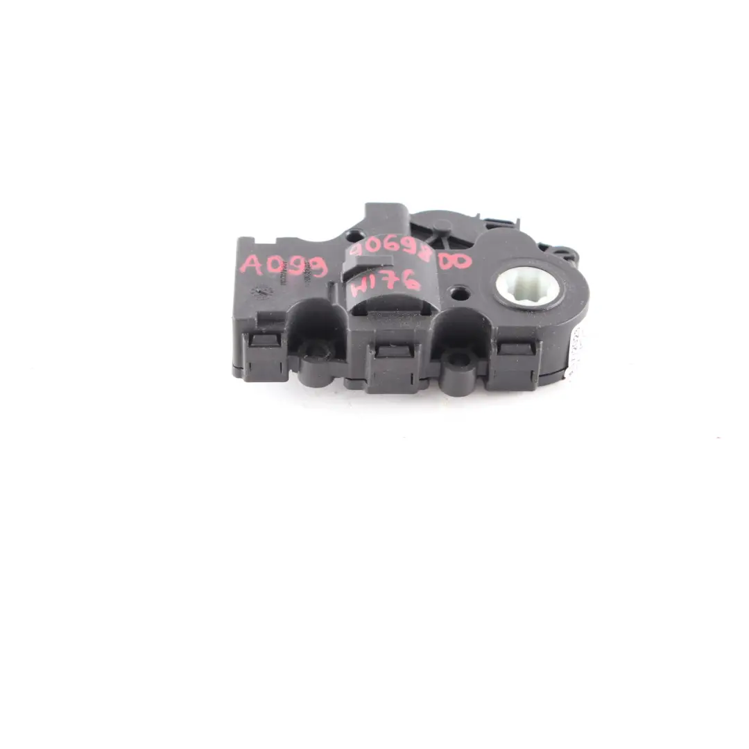 Aire Acondicionado A/C Flap Control Stepper Motor A1699060100 para Mercedes W169 W205 con número de pieza A0999069800 Mercedes W169 W205 Aire Acondicionado A/C Flap Control Stepper Motor A1699060100 - SKU A0999069800 - Número de pieza A0999069800