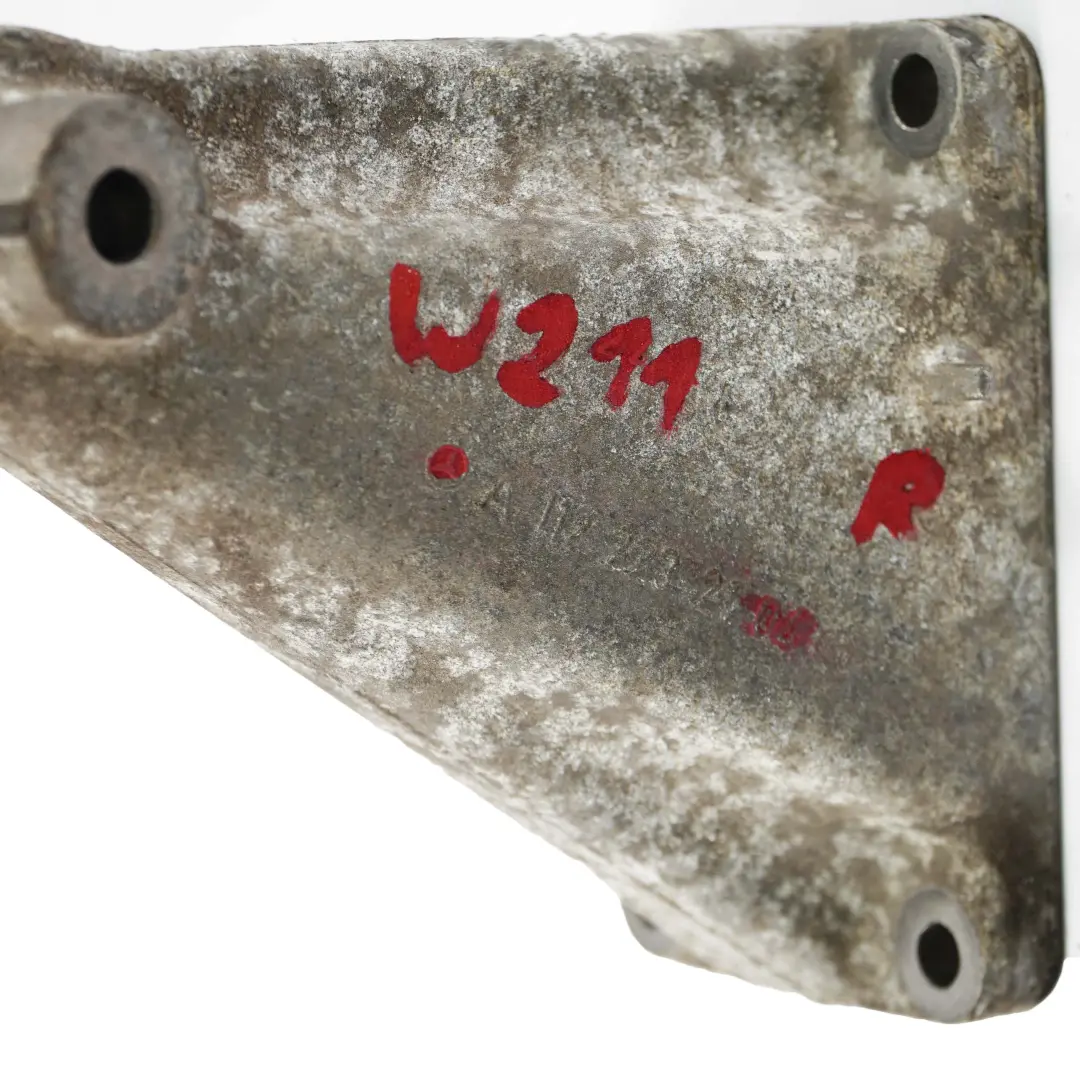 M112 Engine Mount Holder Bracket Bearing Right O/S to Mercedes W211 with Part number A1122232104 Mercedes W211 M112 Engine Mount Holder Bracket Bearing Right O/S - SKU A1122232104 - Part number A1122232104