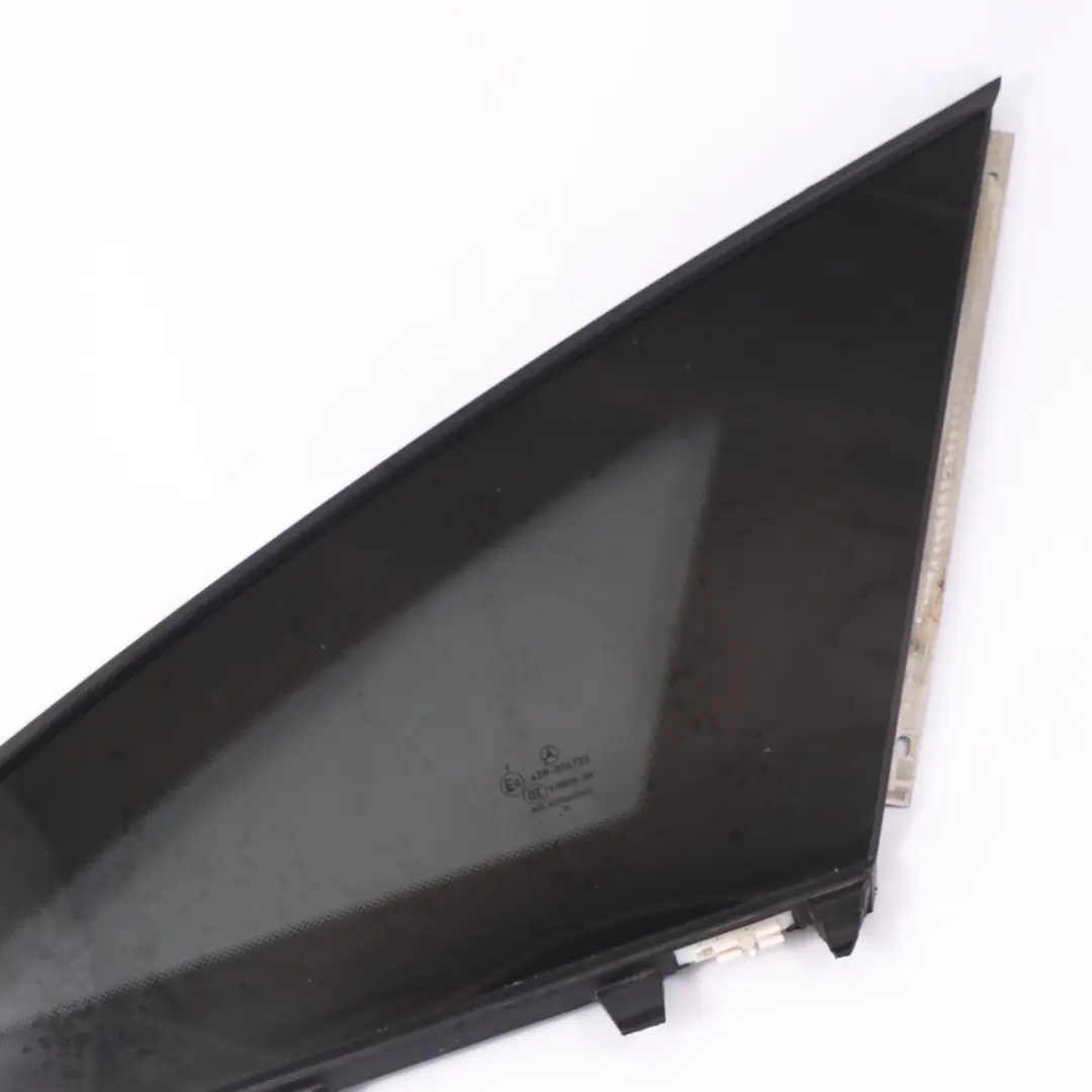 Mercedes X117 Cristal Ventana Lateral Trasera Derecha Cuarto Negro - SKU A1176700412 - Número de pieza A1176700412