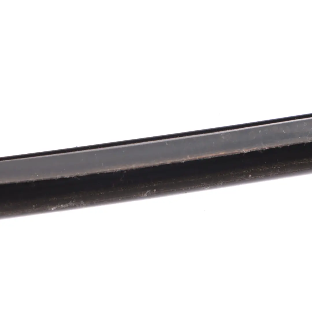 Junta Puerta Ventana Guía Delantera Izquierda para Mercedes C117 con número de pieza A1177250129 Mercedes C117 Junta Puerta Ventana Guía Delantera Izquierda - SKU A1177250129 - Número de pieza A1177250129