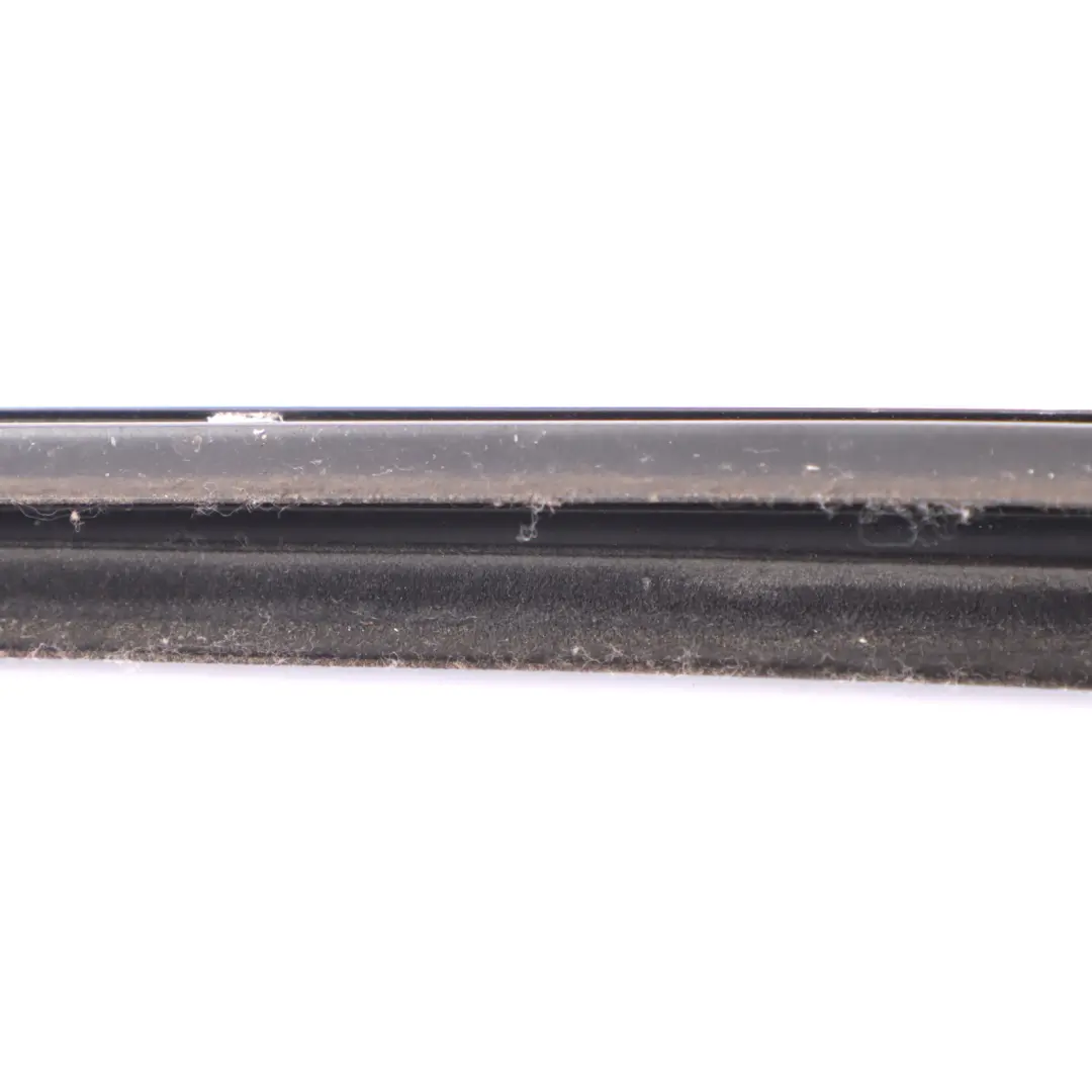 Mercedes C117 Guarnizione Guida Finestra Porta Anteriore Sinistra - SKU A1177250129 - Numero di parte A1177250129