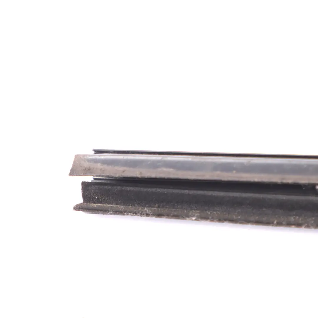 Mercedes C117 Guarnizione Guida Finestra Porta Anteriore Sinistra - SKU A1177250129 - Numero di parte A1177250129