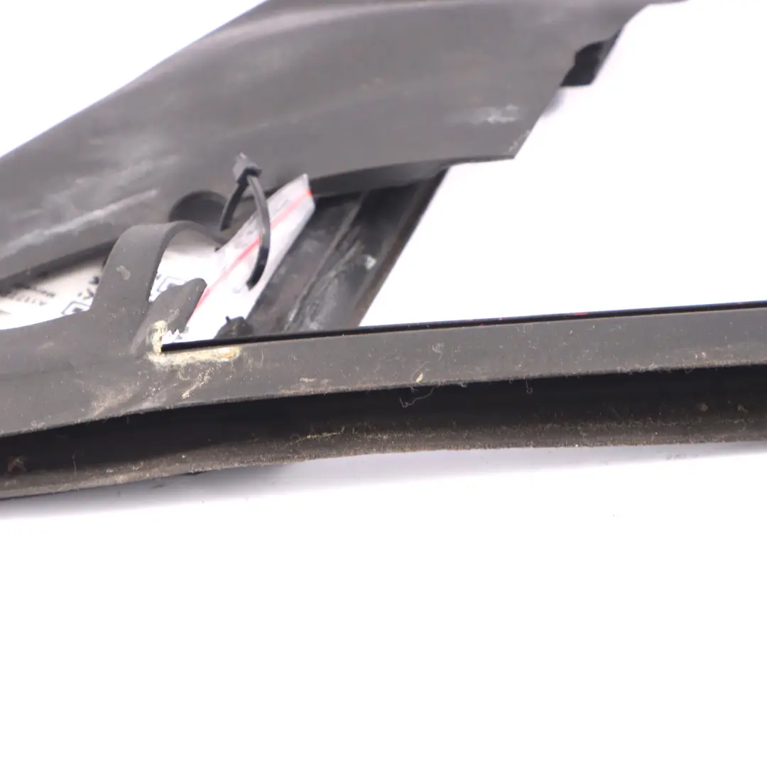 Dichtung Tür-Fenster-Führung vorne links für Mercedes C117 mit Teilenummer A1177250129 Mercedes C117 Dichtung Tür-Fenster-Führung vorne links - SKU A1177250129 - Teilenummer A1177250129