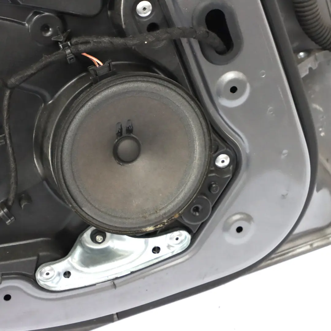 Tür hinten links Mountain Grey Metallic - 787 für Mercedes CLA C117 mit Teilenummer A1177300105 Mercedes CLA C117 Tür hinten links Mountain Grey Metallic - 787 - SKU A1177300105-MG - Teilenummer A1177300105