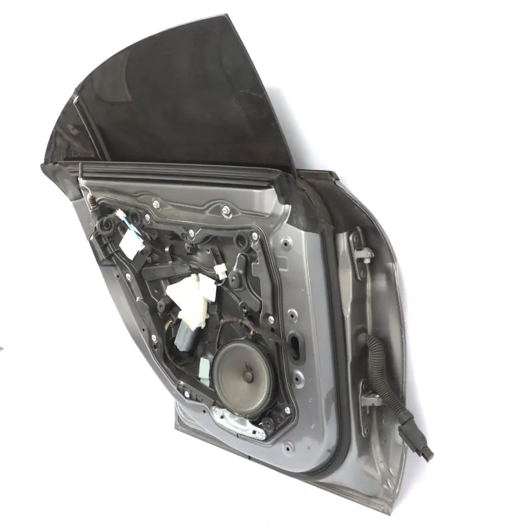 Porta Posteriore Sinistra Mountain Grey Metallic - 787 per Mercedes CLA C117 con numero di parte A1177300105 Mercedes CLA C117 Porta Posteriore Sinistra Mountain Grey Metallic - 787 - SKU A1177300105-MG - Numero di parte A1177300105