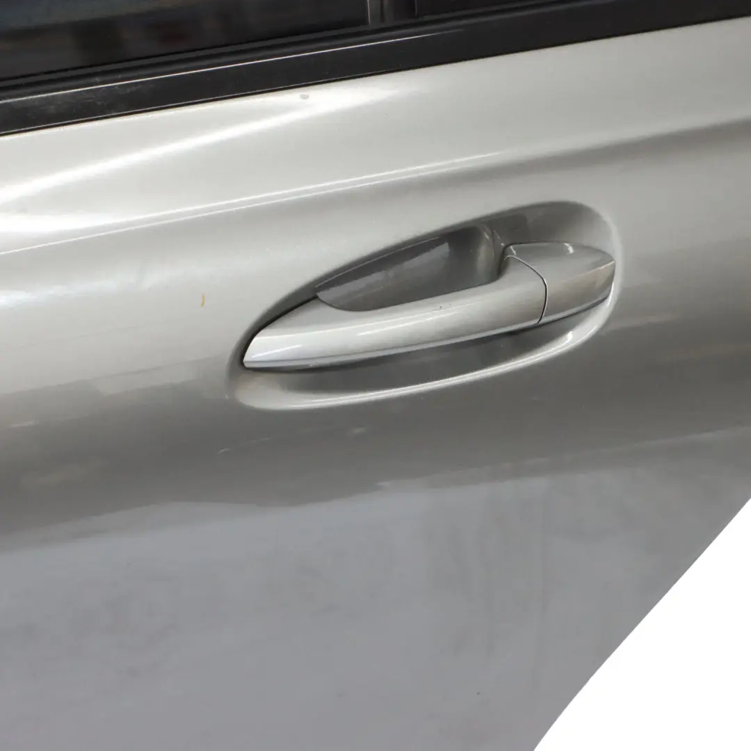 Tür hinten links Mountain Grey Metallic - 787 für Mercedes CLA C117 mit Teilenummer A1177300105 Mercedes CLA C117 Tür hinten links Mountain Grey Metallic - 787 - SKU A1177300105-MG - Teilenummer A1177300105