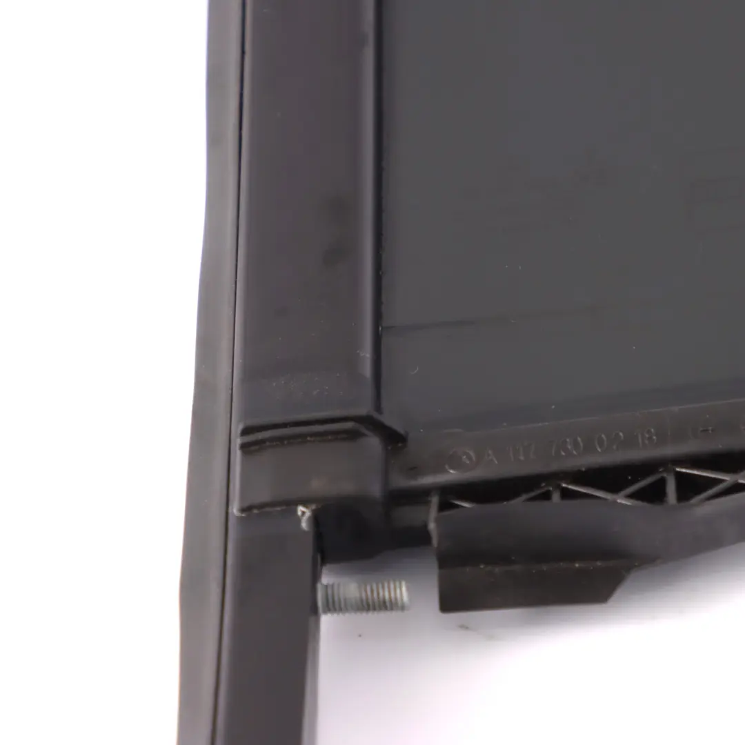 Cristal Puerta Trasera Derecha Cuarto Negro para Mercedes CLA C117 con número de pieza A1177300418 Mercedes CLA C117 Cristal Puerta Trasera Derecha Cuarto Negro - SKU A1177300418 - Número de pieza A1177300418