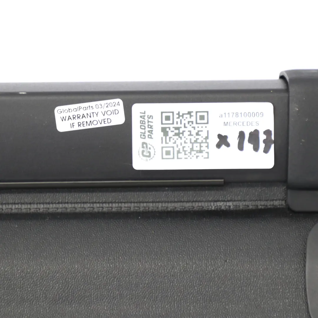 Tenda a rullo per il bagagliaio posteriore Pannello nero per Mercedes C117 con numero di parte a1178100009 Mercedes C117 Tenda a rullo per il bagagliaio posteriore Pannello nero - SKU a1178100009 - Numero di parte a1178100009
