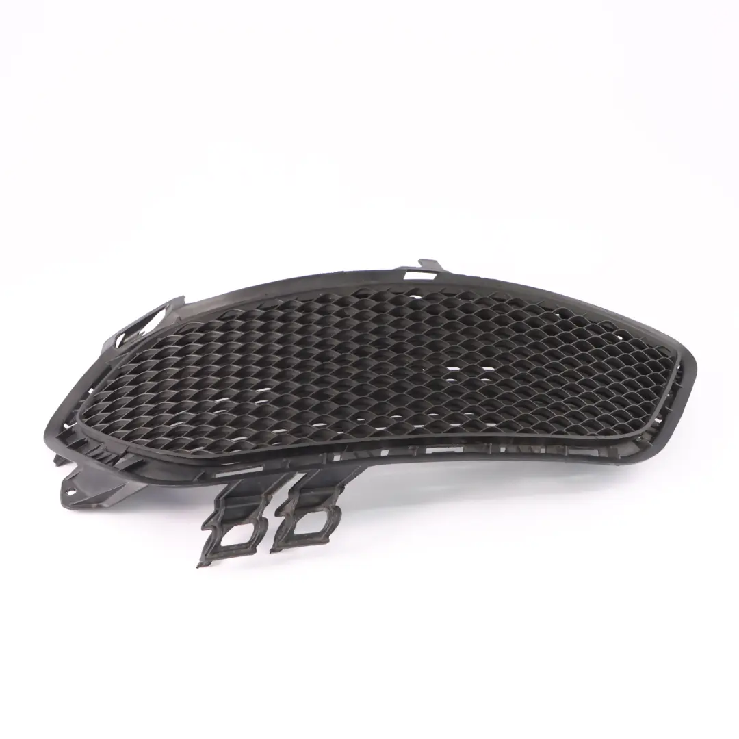 Rejilla Parachoques Delantero Mercedes C117 W246 AMG Tapa Derecha para con número de pieza A1178852322 Rejilla Parachoques Delantero Mercedes C117 W246 AMG Tapa Derecha - SKU A1178852322 - Número de pieza A1178852322