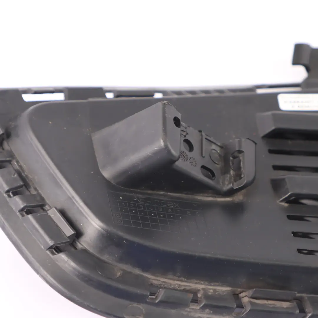 Pare-chocs avant Grille Mercedes C117 AMG Grille couverture droite pour à propos du numéro de pièce A1178852322 Pare-chocs avant Grille Mercedes C117 AMG Grille couverture droite - SKU A1178852322 - Numéro de pièce A1178852322