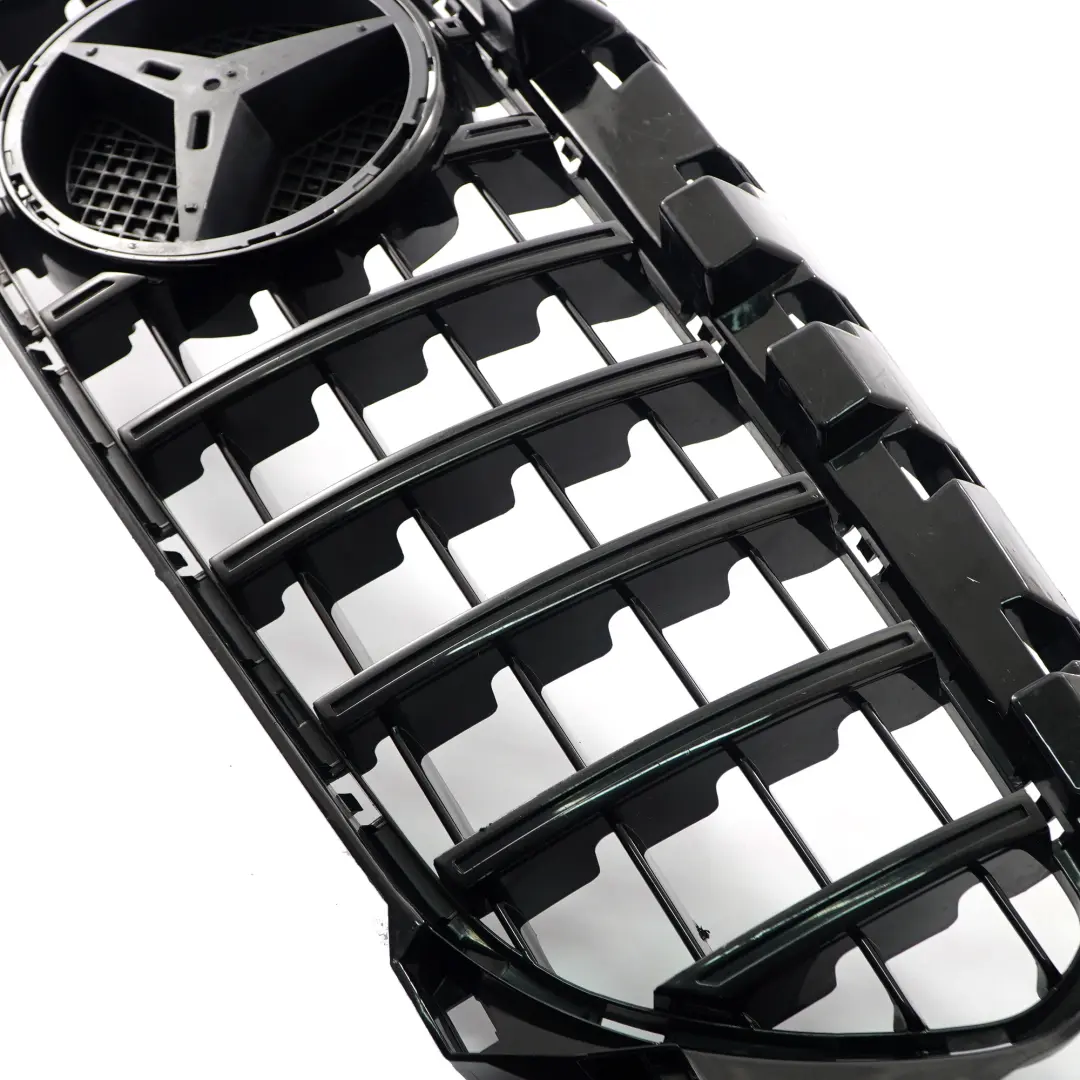 Rejilla Mercedes X117 AMG Rejilla Delantera Cubre Radiador Negro para con número de pieza A1178880460 Rejilla Mercedes X117 AMG Rejilla Delantera Cubre Radiador Negro - SKU A1178880460 - Número de pieza A1178880460
