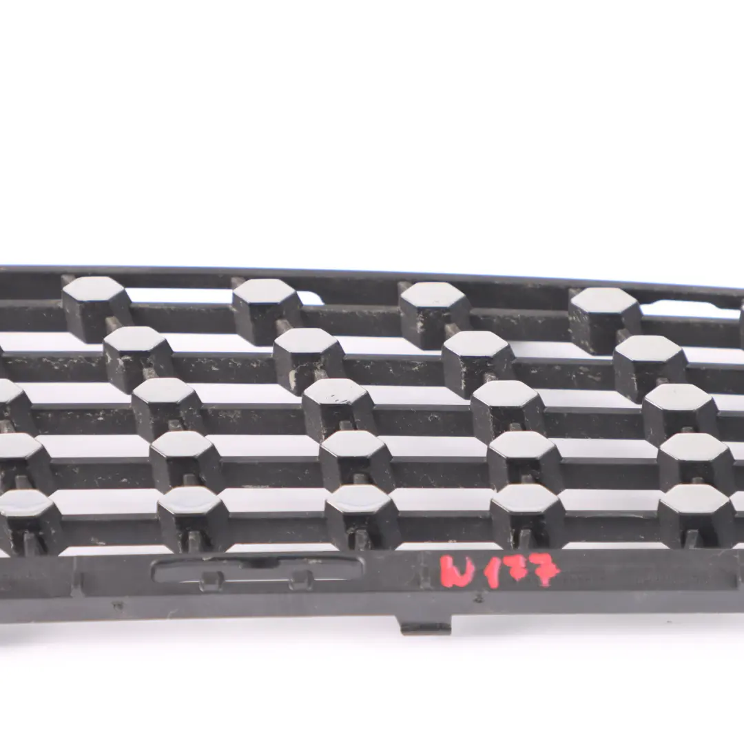 Grille d'aération supérieure du radiateur avant gauche pour Mercedes W177 à propos du numéro de pièce A1178880760 Mercedes W177 Grille d'aération supérieure du radiateur avant gauche - SKU A1178880760 - Numéro de pièce A1178880760