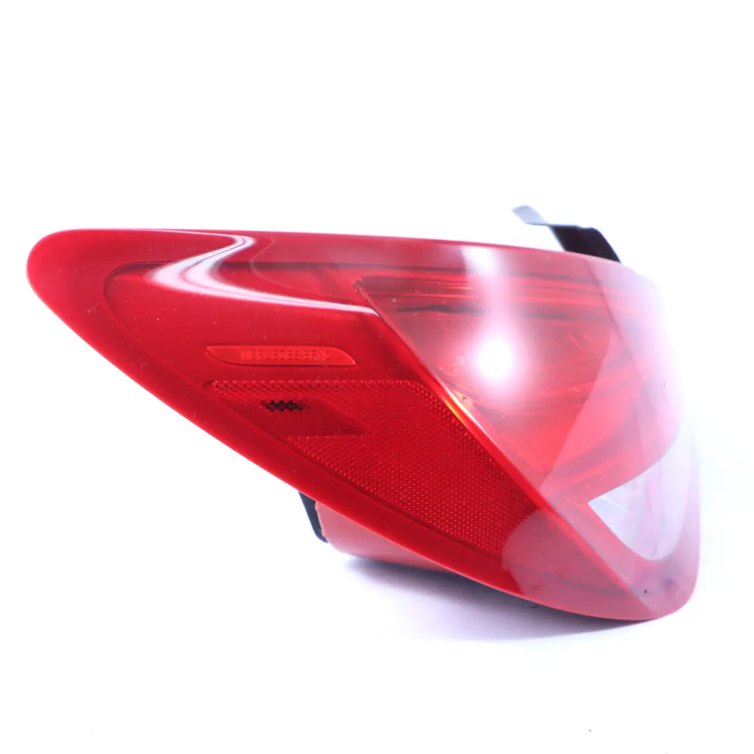 Feu arrière gauche Panneau latéral Feu arrière pour Mercedes CLA C117 à propos du numéro de pièce A1179060501 Mercedes CLA C117 Feu arrière gauche Panneau latéral Feu arrière - SKU A1179060501 - Numéro de pièce A1179060501