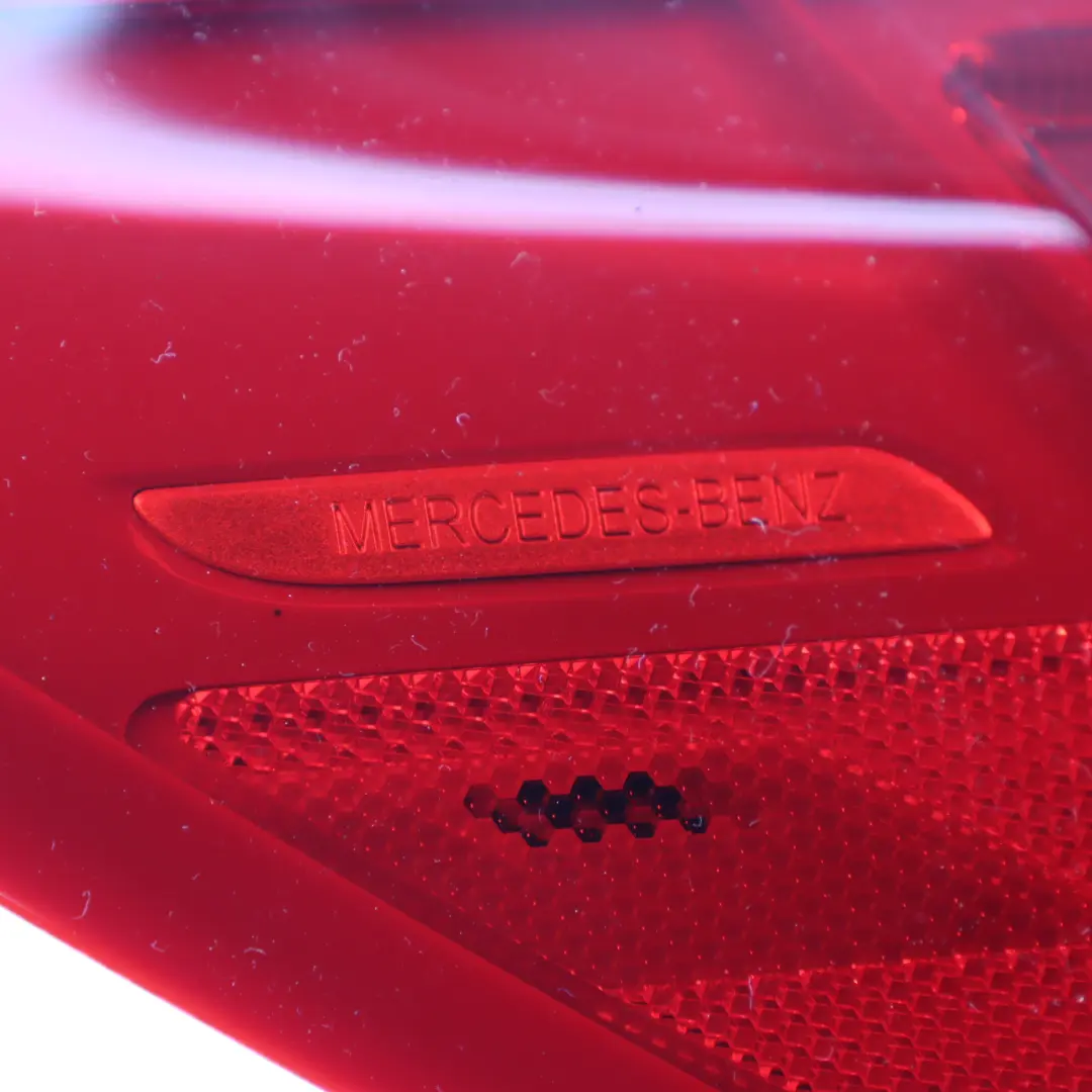Rückleuchte Licht links Seite Panel Rücklicht für Mercedes CLA C117 mit Teilenummer A1179060501 Mercedes CLA C117 Rückleuchte Licht links Seite Panel Rücklicht - SKU A1179060501 - Teilenummer A1179060501