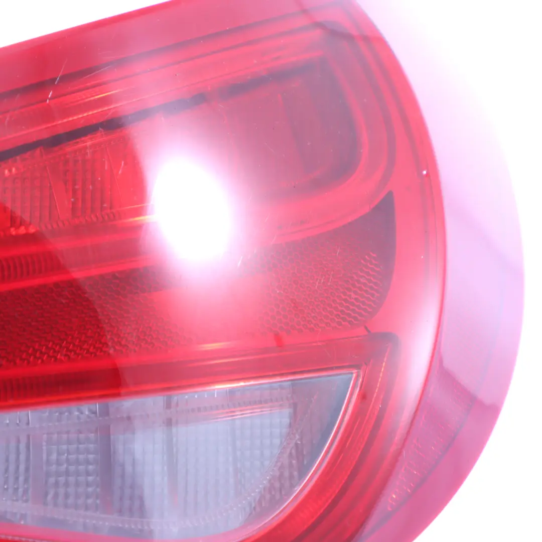 Luz Trasera Derecha Panel Lateral Luz Trasera para Mercedes CLA C117 con número de pieza A1179060601 Mercedes CLA C117 Luz Trasera Derecha Panel Lateral Luz Trasera - SKU A1179060601 - Número de pieza A1179060601