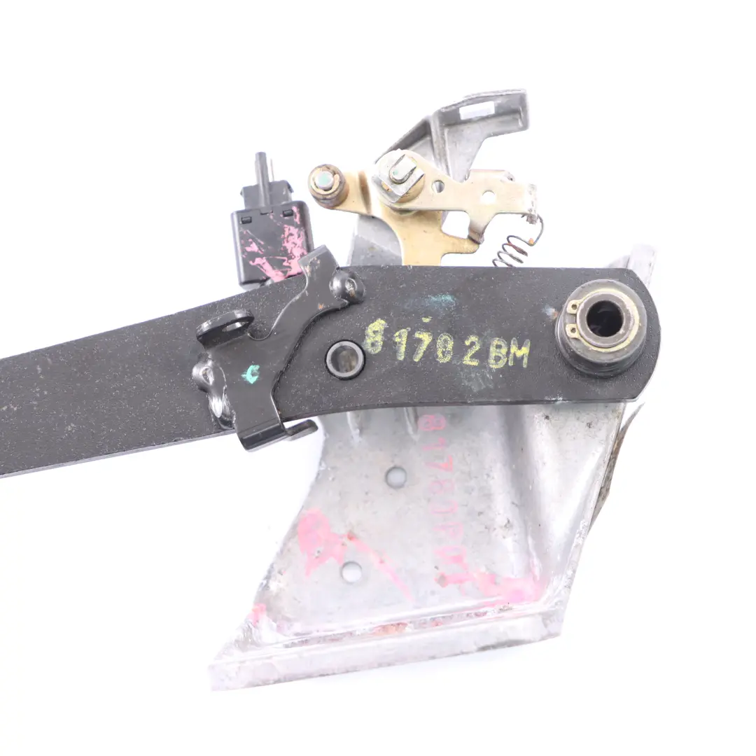 Pedal Mercedes W124 E280 Automatic Gearbox Brake Pedal Assembly to with Part number A1242900818 Pedal Mercedes W124 E280 Automatic Gearbox Brake Pedal Assembly - SKU A1242900818 - Part number A1242900818
