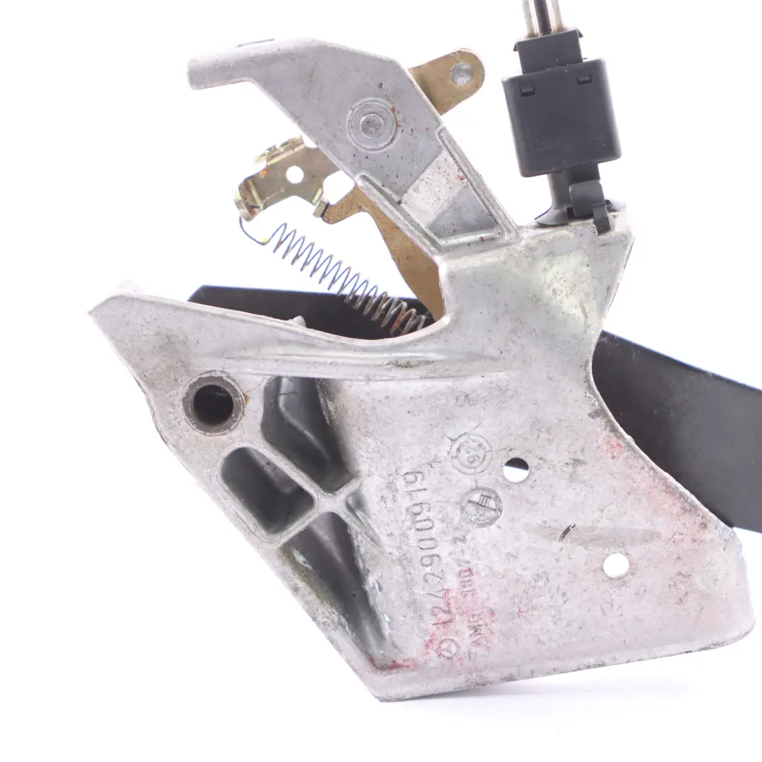 Pedal Mercedes W124 E280 Automatic Gearbox Brake Pedal Assembly to with Part number A1242900818 Pedal Mercedes W124 E280 Automatic Gearbox Brake Pedal Assembly - SKU A1242900818 - Part number A1242900818