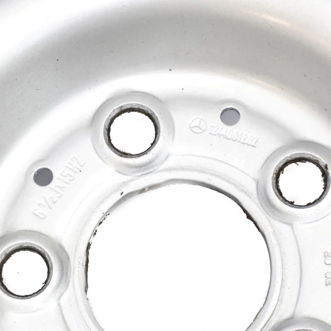 Llanta acero Mercedes W124 neumático Continental 195/65 R15 6,5J para con número de pieza A1244001202 Llanta acero Mercedes W124 neumático Continental 195/65 R15 6,5J - SKU A1244001202 - Número de pieza A1244001202