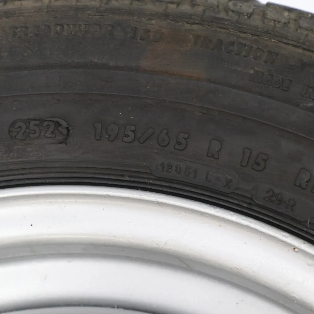 Jante acier avec pneu Continental 195/65 R15 6,5J pour Mercedes W124 à propos du numéro de pièce A1244001202 Mercedes W124 Jante acier avec pneu Continental 195/65 R15 6,5J - SKU A1244001202 - Numéro de pièce A1244001202