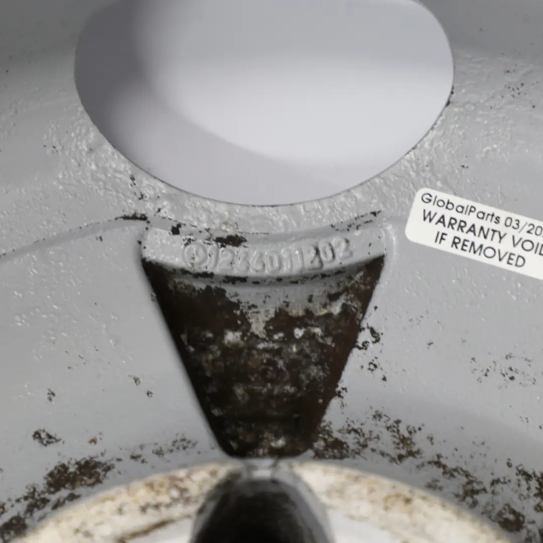 Silberne Leichtmetallfelge 15" 6,5J ET:44 8 Loch für Mercedes W124 mit Teilenummer A1244011202 Mercedes W124 Silberne Leichtmetallfelge 15" 6,5J ET:44 8 Loch - SKU A1244011202-1 - Teilenummer A1244011202