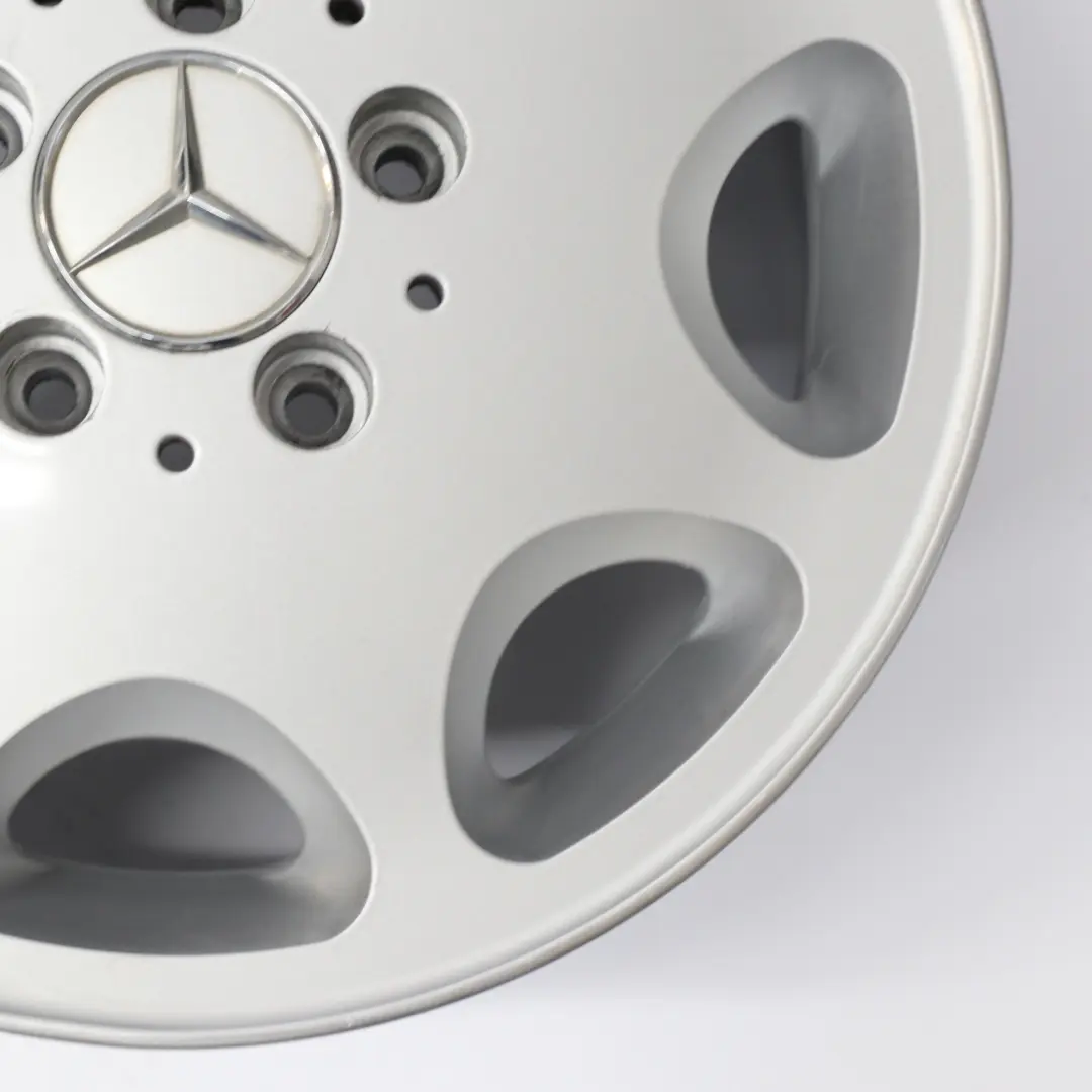 Jante Alliage 15" 6,5J ET:44 8 Trous pour Mercedes W124 Silver à propos du numéro de pièce A1244011202 Mercedes W124 Silver Jante Alliage 15" 6,5J ET:44 8 Trous - SKU A1244011202-1 - Numéro de pièce A1244011202