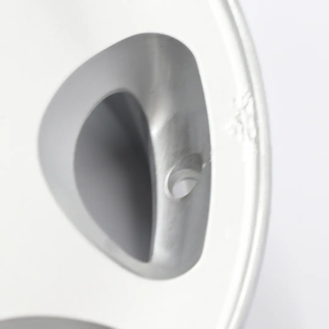 Silberne Leichtmetallfelge 15" 6,5J ET:44 8 Loch für Mercedes W124 mit Teilenummer A1244011202 Mercedes W124 Silberne Leichtmetallfelge 15" 6,5J ET:44 8 Loch - SKU A1244011202-1 - Teilenummer A1244011202