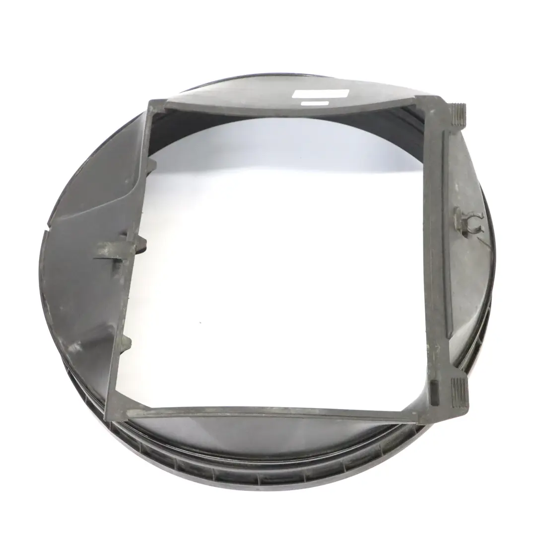 Carcasa marco cubierta ventilador radiador Mercedes W124 para con número de pieza A1245000555 Carcasa marco cubierta ventilador radiador Mercedes W124 - SKU A1245000555 - Número de pieza A1245000555