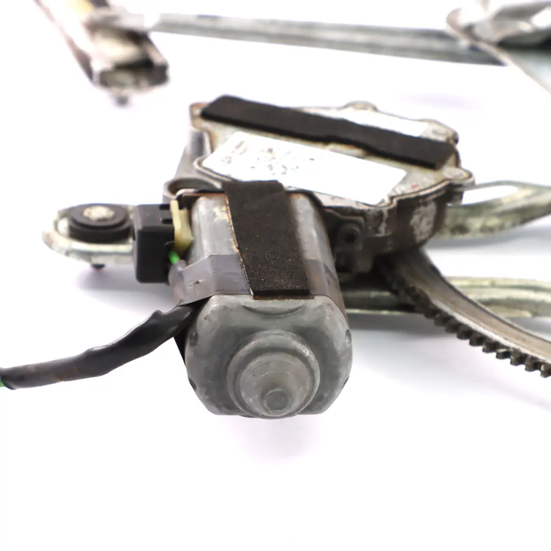 Lève-vitre Mercedes W124 Avant Droit Moteur Régulateur Mécanisme pour à propos du numéro de pièce A1247200446 Lève-vitre Mercedes W124 Avant Droit Moteur Régulateur Mécanisme - SKU A1247200446 - Numéro de pièce A1247200446