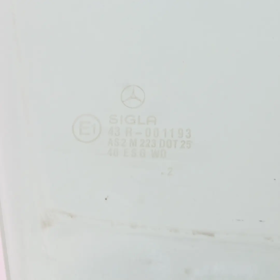 Fensterglas Vorne rechts Tür grün Verglasung AS2 für Mercedes W124 mit Teilenummer A1247201418 Mercedes W124 Fensterglas Vorne rechts Tür grün Verglasung AS2 - SKU A1247201418 - Teilenummer A1247201418
