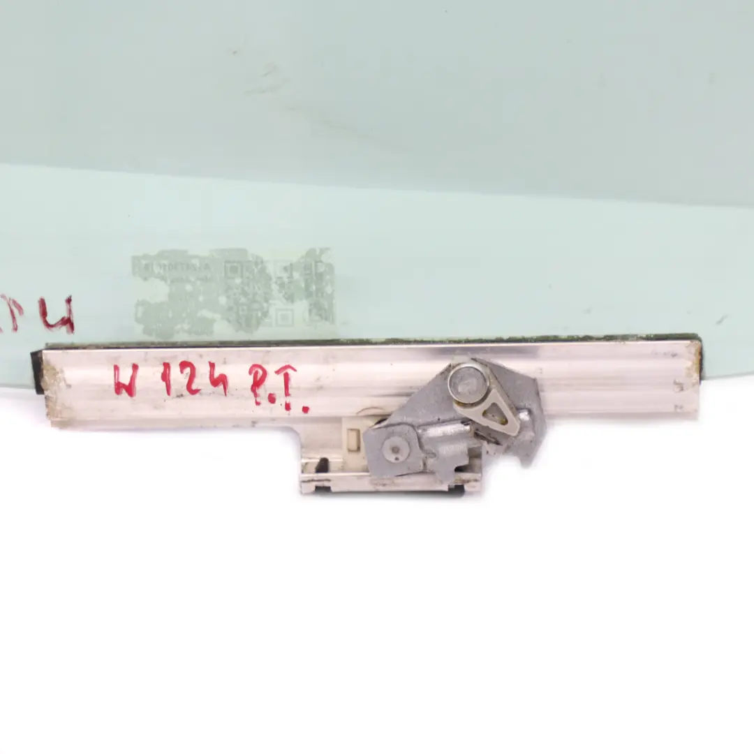 Fensterglas hinten rechts Tür grün Verglasung AS2 für Mercedes W124 mit Teilenummer A1247301018 Mercedes W124 Fensterglas hinten rechts Tür grün Verglasung AS2 - SKU A1247301018 - Teilenummer A1247301018