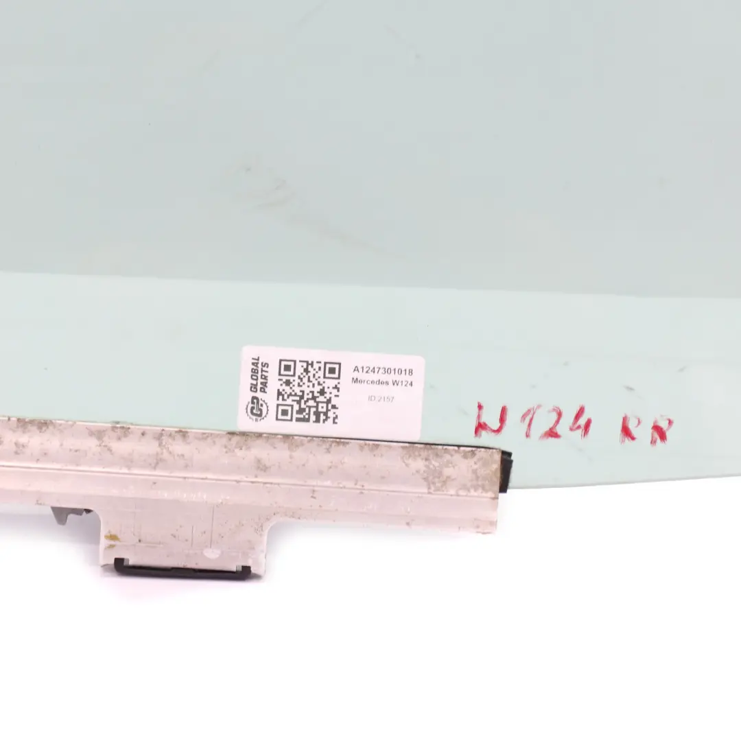 Fensterglas hinten rechts Tür grün Verglasung AS2 für Mercedes W124 mit Teilenummer A1247301018 Mercedes W124 Fensterglas hinten rechts Tür grün Verglasung AS2 - SKU A1247301018 - Teilenummer A1247301018
