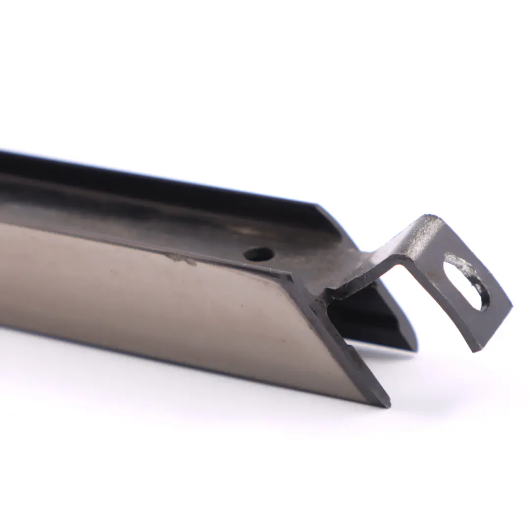 Divisorio Mercedes W124 Porta posteriore destra Guida finestra Divisorio per con numero di parte A1247301019 Divisorio Mercedes W124 Porta posteriore destra Guida finestra Divisorio - SKU A1247301019 - Numero di parte A1247301019