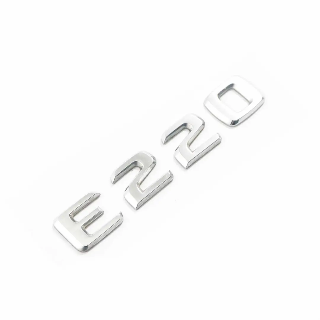Stemma Posteriore Scritta Logo E220 per Mercedes W211 W212 con numero di parte A1248175515 Mercedes W211 W212 Stemma Posteriore Scritta Logo E220 - SKU A1248175515 - Numero di parte A1248175515