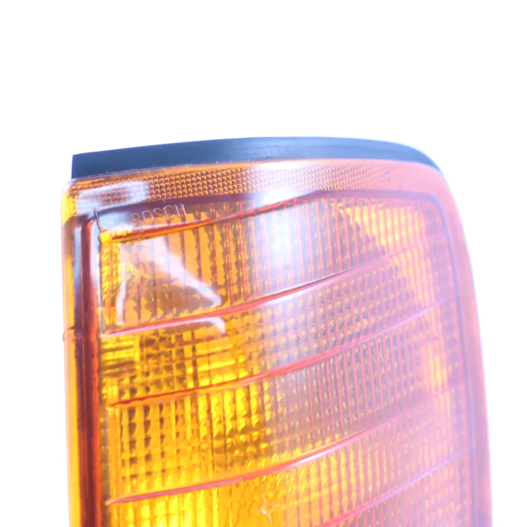Lampeggiatore indicatore di Direzione Sinistro Bosch per Mercedes W124 con numero di parte A1248260043 Mercedes W124 Lampeggiatore indicatore di Direzione Sinistro Bosch - SKU A1248260043 - Numero di parte A1248260043