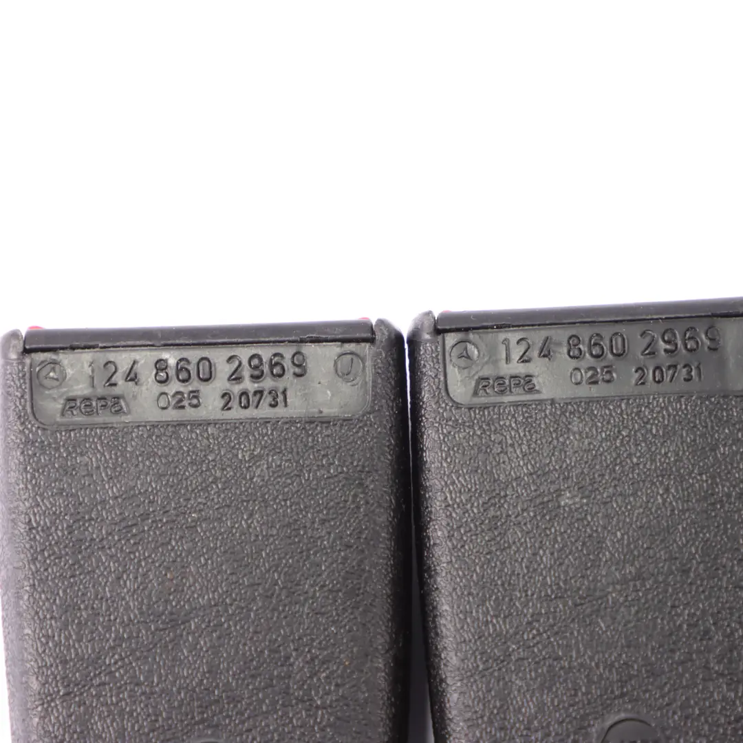 Sicherheitsgurtschnalle hinten Mitte Riegel für Mercedes W124 mit Teilenummer A1248602969 Mercedes W124 Sicherheitsgurtschnalle hinten Mitte Riegel - SKU A1248602969 - Teilenummer A1248602969