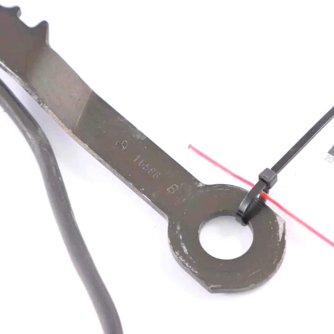 Fibbia sedile Mercedes W124 Fibbia anteriore destra della cintura sicurezza per con numero di parte A1248606269 Fibbia sedile Mercedes W124 Fibbia anteriore destra della cintura sicurezza - SKU A1248606269 - Numero di parte A1248606269