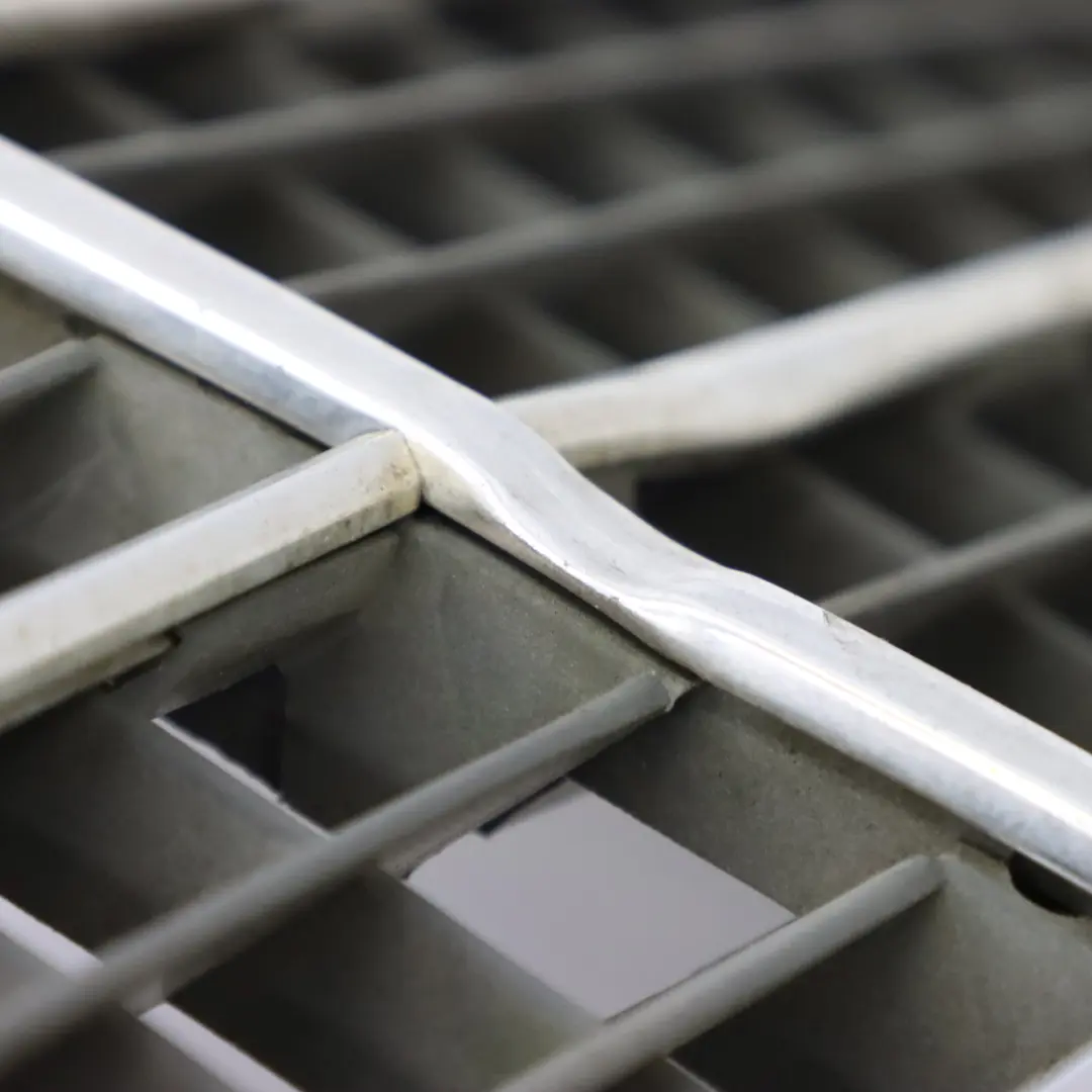 Frontgrill Haube Kühlerabdeckung Panel Trim für Mercedes W124 mit Teilenummer A1248880223 Mercedes W124 Frontgrill Haube Kühlerabdeckung Panel Trim - SKU A1248880223 - Teilenummer A1248880223