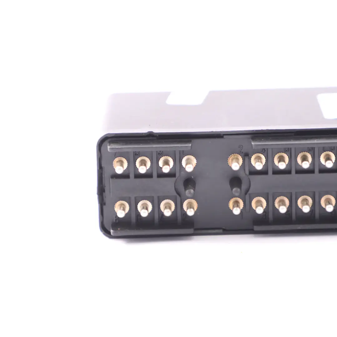Relè Mercedes W124 E280 Scatola dei fusibili Relè di controllo luci per con numero di parte A1265420332 Relè Mercedes W124 E280 Scatola dei fusibili Relè di controllo luci - SKU A1265420332 - Numero di parte A1265420332