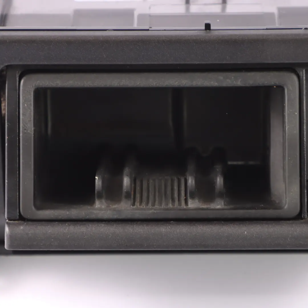 Inserto posacenere Mercedes W124 W202 Console centrale anteriore per con numero di parte A1298100530 Inserto posacenere Mercedes W124 W202 Console centrale anteriore - SKU A1298100530 - Numero di parte A1298100530