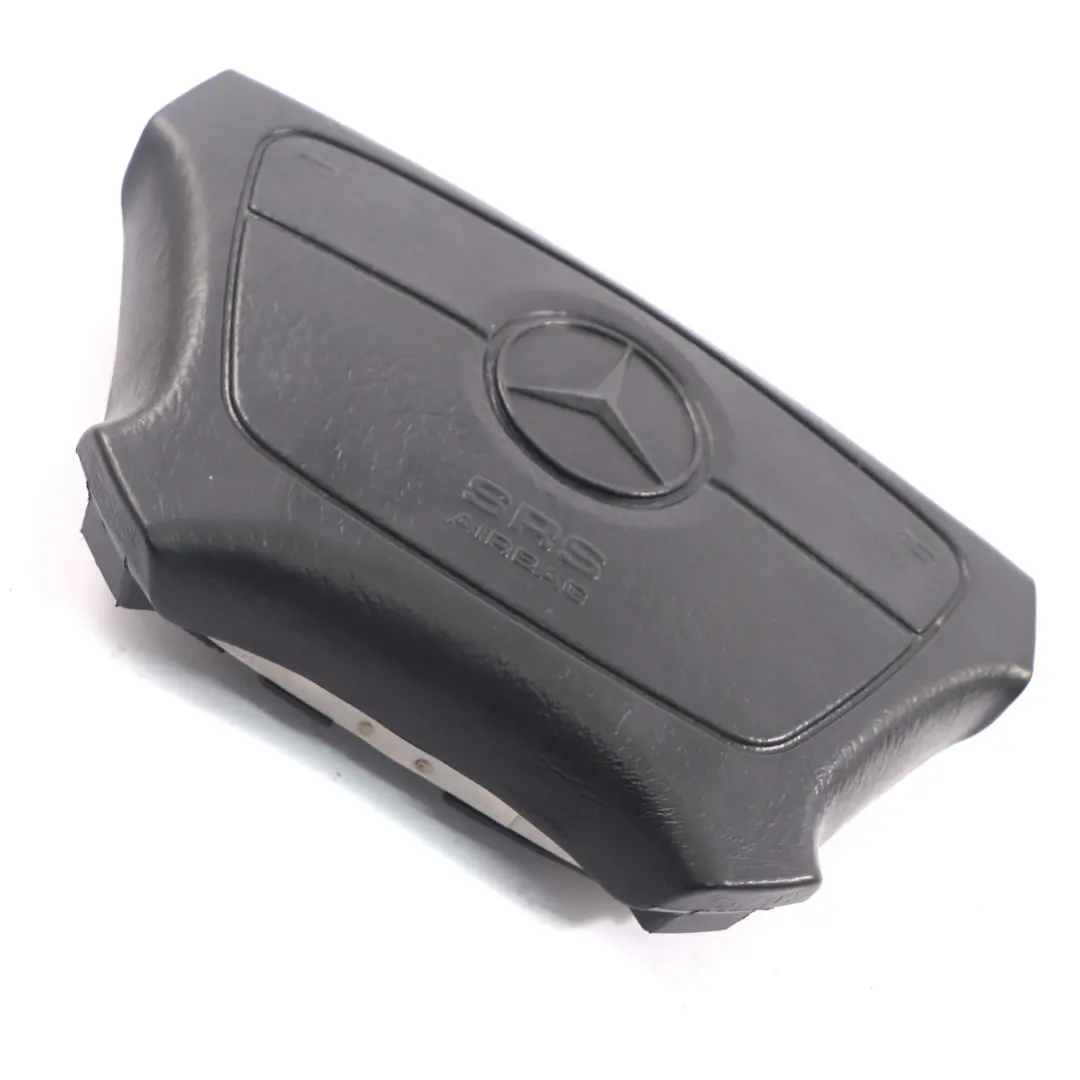 Airbag lato guida Nero per Mercedes W124 W140 W202 Volante con numero di parte A1404600398 Mercedes W124 W140 W202 Volante Airbag lato guida Nero - SKU A1404600398 - Numero di parte A1404600398