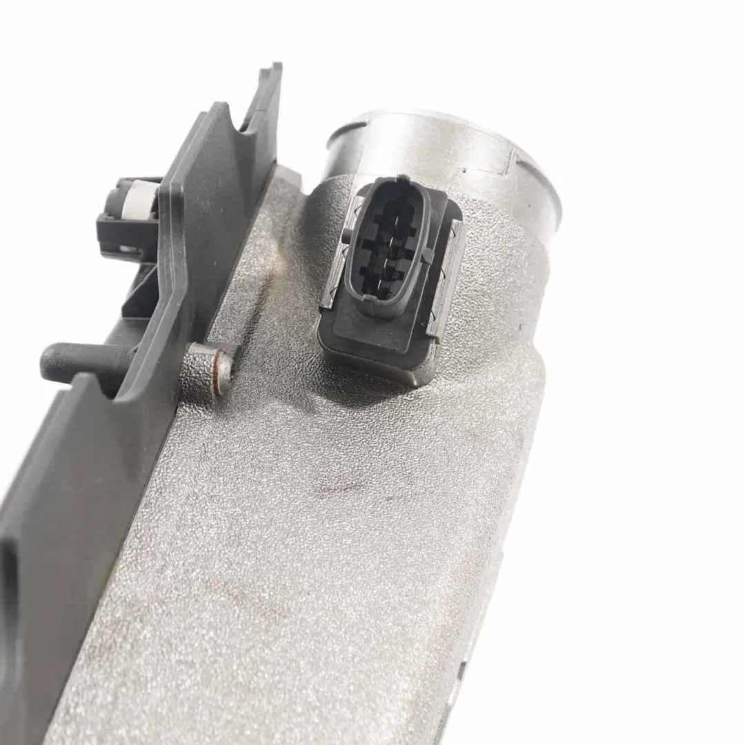 Filtre air Mercedes W204 C63 W212 E63 AMG Boîtier gauche pour à propos du numéro de pièce A1560940306 Filtre air Mercedes W204 C63 W212 E63 AMG Boîtier gauche - SKU A1560940306-1 - Numéro de pièce A1560940306