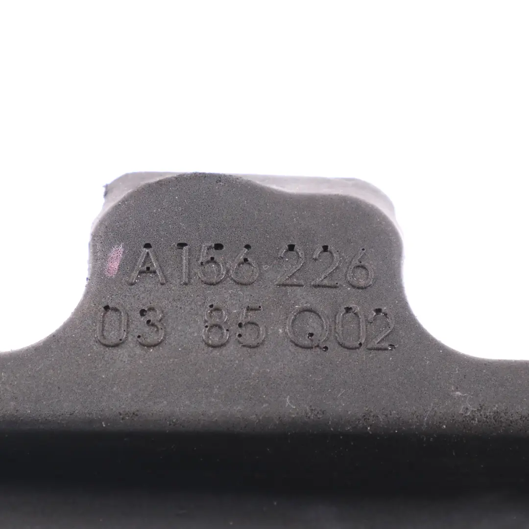 Aislamiento cuña amortiguación distribuidor combustible izquierdo para Mercedes W204 con número de pieza A1562260385 Mercedes W204 Aislamiento cuña amortiguación distribuidor combustible izquierdo - SKU A1562260385 - Número de pieza A1562260385