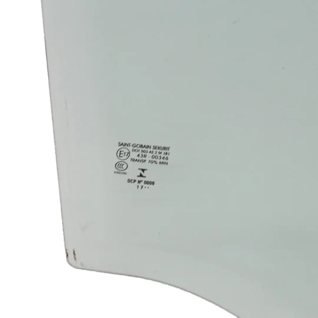 Cristal Puerta Delantera Derecha AS2 para Mercedes GLA X156 con número de pieza A1567250210 Mercedes GLA X156 Cristal Puerta Delantera Derecha AS2 - SKU A1567250210 - Número de pieza A1567250210