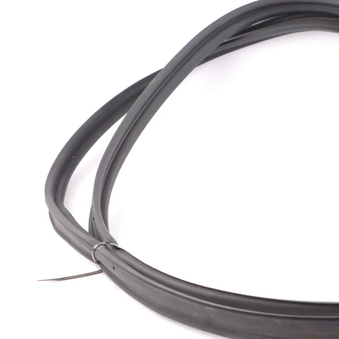 Joint d'étanchéité de couvercle de coffre de hayon pour Mercedes X156 à propos du numéro de pièce A1567400178 Mercedes X156 Joint d'étanchéité de couvercle de coffre de hayon - SKU A1567400178 - Numéro de pièce A1567400178