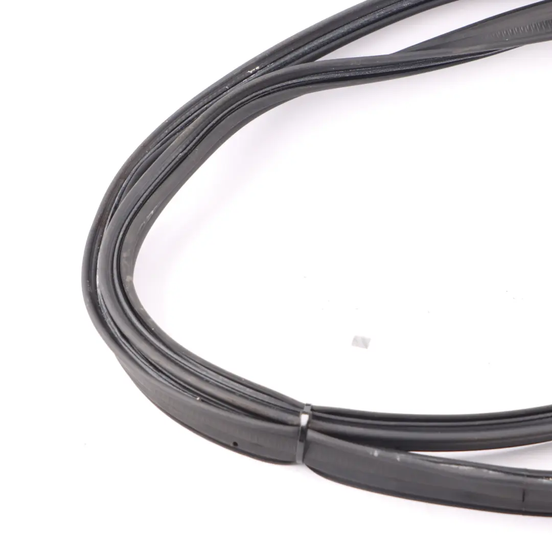 Cuerpo de la junta de la tapa del maletero para Mercedes X156 con número de pieza A1567400178 Mercedes X156 Cuerpo de la junta de la tapa del maletero - SKU A1567400178 - Número de pieza A1567400178