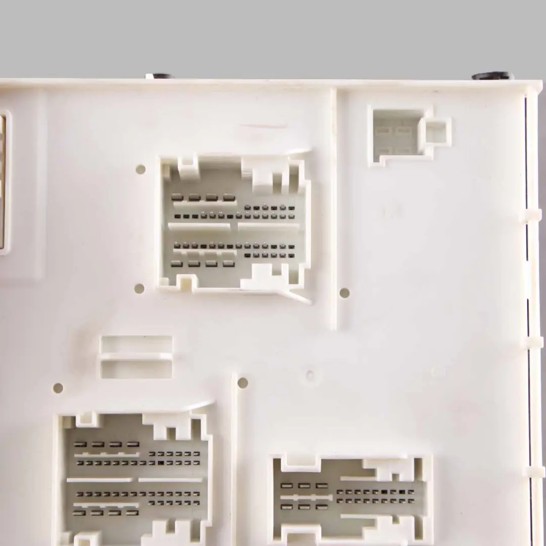 Mercedes W176 Body Control Module BCM Control Unit ECU - SKU A1569005303 - Numéro de pièce A1569005303